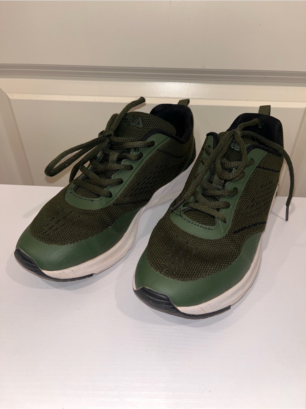 Fila Womens Size 7.5 Memory Chelsea 5RM00250-320 Green Memory Foam Running Shoes